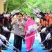 Kapolda Jambi Irjen Pol. Krisno H. Siregar memimpin langsung prosesi pelepasan Wakapolda Jambi Brigjen Pol. M. Mustaqim melalui tradisi pedang pora di Lapangan Hitam Mapolda Jambi, Kamis (5/2/2026) (Dok. Humas)