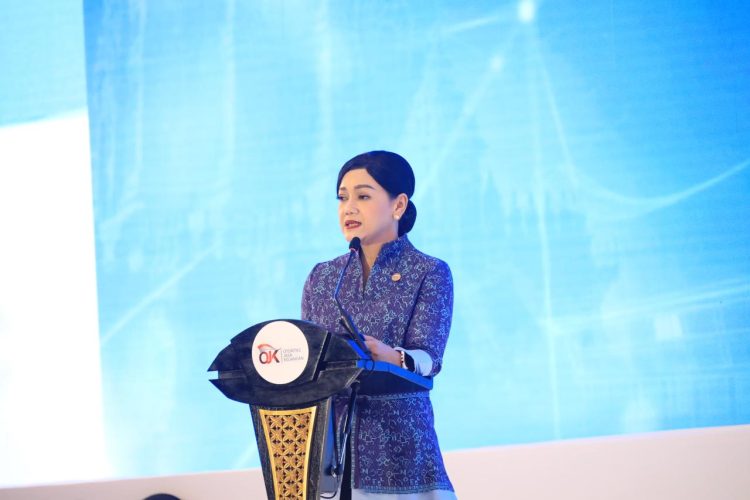 Pjs Ketua Dewan Komisioner OJK Friderica Widyasari Dewi menyampaikan kebijakan prioritas OJK tahun 2026 dalam Pertemuan Tahunan Industri Jasa Keuangan (PTIJK) 2026 di Jakarta, Kamis (5/2/2026). (Dok. Humas OJK)
