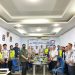 Peserta Rapat Koordinasi Forum Lalu Lintas dan Angkutan Jalan (LLAJ) berfoto bersama usai kegiatan yang digelar PT Jasa Raharja Cabang Muara Bungo di Kantor Jasa Raharja Muara Bungo, Kabupaten Bungo, Jambi, Rabu (11/2/2026). (Dok. Humas)