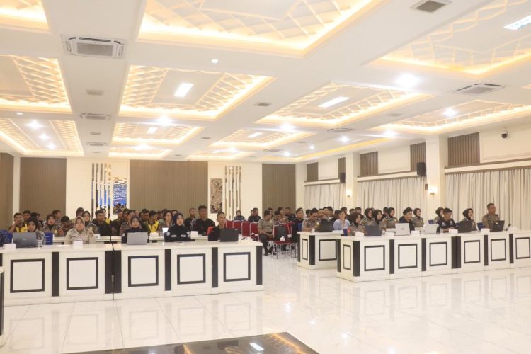 Puluhan personel dari berbagai satuan kerja mengikuti kegiatan E-Learning Kehumasan yang digelar Bidhumas Polda Jambi di Aula Lantai III Gedung Siginjai, Jumat (13/2/2026). (Dok. Humas)