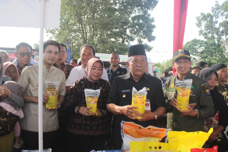 Wakil Gubernur Jambi Abdullah Sani (tengah) bersama jajaran saat membuka Gerakan Pasar Murah Serentak Provinsi Jambi di Citraland NGK, Kota Jambi, Jumat (13/2/2026) (Dok, Erit)