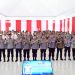 Wakapolda Jambi Brigjen Pol. B. Ali berfoto bersama jajaran Pejabat Utama dan personel Polresta Jambi usai memberikan arahan terkait profesionalisme, pengawasan internal, dan mitigasi potensi konflik, Jumat (13/2/2026). (Dok. Nahar)
