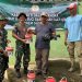 Prajurit Korem 042/Gapu bersama warga membersihkan Langgar Al Falah di Kelurahan Sungai Putri, Kecamatan Telanaipura, Kota Jambi, Minggu (15/2/2026) (Dok. Nahar)