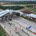 Gerbang tol di Jalan Tol Trans Sumatera terpantau ramai kendaraan selama long weekend perayaan Imlek, Sabtu (14/2/2026). (Dok. Humas HK)