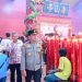 Wakapolda Jambi Brigjen Pol. B. Ali meninjau pelaksanaan ibadah dan pengamanan perayaan Tahun Baru Imlek di salah satu kelenteng di Kota Jambi, Selasa (17/2/2026). (Dok. Nahar)