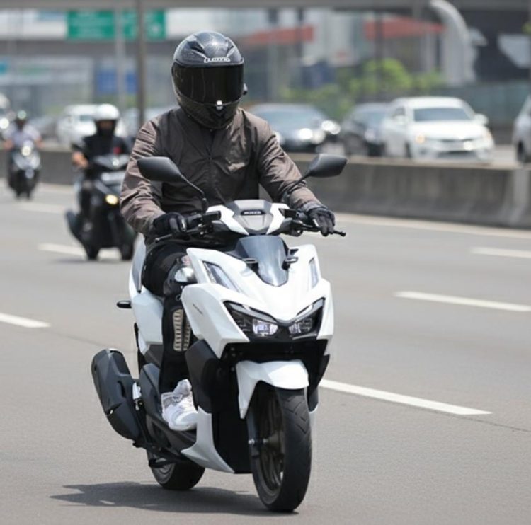 Ilustrasi Seorang pengendara sepeda motor melintas di jalan raya. (Dok. Sinsen)