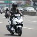 Ilustrasi Seorang pengendara sepeda motor melintas di jalan raya. (Dok. Sinsen)