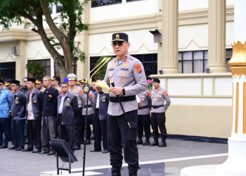 Kapolda Jambi Irjen Pol. Krisno H. Siregar memimpin Apel Siaga Kamtibmas Ramadan 1447 H di Lapangan Hitam Mapolda Jambi, Jumat (20/2/2026) (Dok. Nahar)