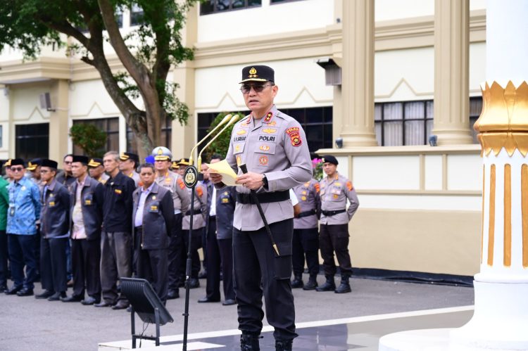 Kapolda Jambi Irjen Pol. Krisno H. Siregar memimpin Apel Siaga Kamtibmas Ramadan 1447 H di Lapangan Hitam Mapolda Jambi, Jumat (20/2/2026) (Dok. Nahar)