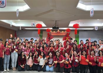 Manajemen dan karyawan PT Sinar Sentosa Primatama (Sinsen) berfoto bersama usai perayaan Tahun Baru Imlek 2026 di kantor Sinsen, Jambi, sebagai bentuk kebersamaan dan penguatan solidaritas tim. (Dok.Sinsen)