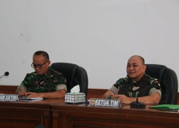 Pangdam XX/Tuanku Imam Bonjol bersama jajaran mengikuti Taklimat Awal Audit Kinerja Inspektorat Jenderal TNI Angkatan Darat Tahun Anggaran 2026 di Padang, Senin (23/2/2026). (Penrem 042/Gapu).