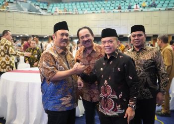 Gubernur Jambi Al Haris (kanan) menghadiri rilis Indeks Daya Saing Daerah (IDSD) 2025 di Auditorium Sumitro Djojohadikusumo (Dok. Erit Kominfo)