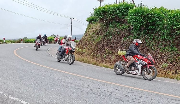Sejumlah anggota komunitas Honda Jambi mengikuti touring sejauh 450 kilometer menuju Bukit Tirai Embun, Kabupaten Kerinci, dalam rangkaian kegiatan Honda Fun Motour Camp 2026, Sabtu–Minggu (14–15/2/2026). (Dok. Sinsen)