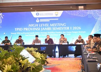 TPID Provinsi Jambi bersama Bank Indonesia dan unsur Forkopimda mengikuti High Level Meeting Semester I 2026 guna membahas strategi menjaga stabilitas pasokan dan harga pangan menjelang Ramadan dan Idul Fitri 2026. (Dok. Humas)