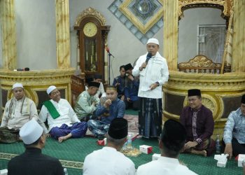 Gubernur Jambi Al Haris menyampaikan sambutan saat Safari Ramadan Pemerintah Provinsi Jambi 1447 Hijriah di Masjid Al-Ikhlas, Kota Jambi, Kamis (26/2/2026), (Dok.Erit)