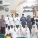 Wakil Gubernur Jambi Abdullah Sani bersama Bupati Batang Hari Muhammad Fadhil Arief dan tokoh masyarakat berfoto bersama usai pelaksanaan Safari Ramadan di Masjid Nurul Islam KM 05, Muara Bulian, Jumat (27/2/2026). (Dok. Agus - Kominfo)