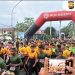 Personel Brimob Polda Bengkulu turut ikuti kegiatan Fun Run HUT Korem yang digelar di Kota Bengkulu, Sabtu (14/2/2026). (Dok/yola)