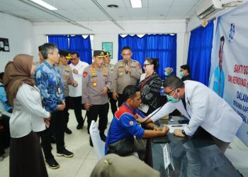 Kapolri Jenderal Listyo Sigit Prabowo menghadiri perayaan HUT ke-53 KSPSI di Lapangan PT. Victory Ching Luh Indonesia, Tangerang, Banten, Senin (16/2/2026). (Dok/yola)