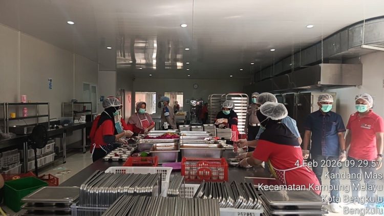 Bidpropam Lakukan Pengecekan dan Pengawasan Pelayanan di SPPG Mabes Polri 3 Polda Bengkulu, Rabu (4/2/2026). (Dok/yola)