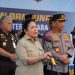 Ketua Komisi IV DPR, Titek Soeharto menghadiri pelepasan bantuan kemanusiaan Polri sebanyak 22 kontainer untuk didistribusikan kepada korban bencana alam, Sabtu (14/2/2026). (Dok/yola)