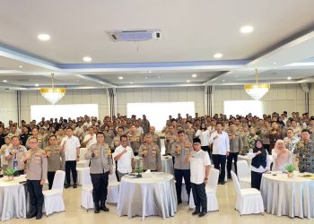 Kapolda Bengkulu, Irjen Pol Mardiyono, foto bersama dalam Rapat Anggota Tahunan Primer Koperasi Polda Bengkulu tahun buku 2025 di Bengkulu, Rabu (25/2/2026). (Dok/yola)