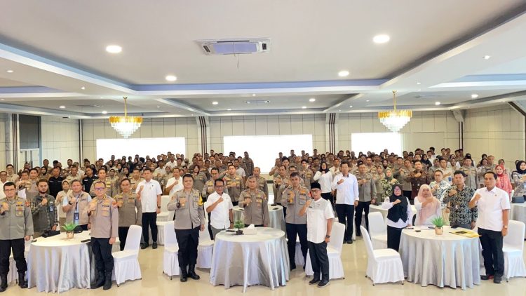 Kapolda Bengkulu, Irjen Pol Mardiyono, foto bersama dalam Rapat Anggota Tahunan Primer Koperasi Polda Bengkulu tahun buku 2025 di Bengkulu, Rabu (25/2/2026). (Dok/yola)