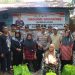 Foto bersama setelah peletakan batu pertama pembangunan rumah ke-72, di Jalan P. Natadirja. (Foto:Yl)