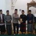 Kapolres Kepahiang AKBP Yuriko Fernanda melaksanakan program Subuh Keliling (Suling) sekaligus menyalurkan bantuan sosial kepada warga kurang mampu di Masjid Al-Muttaqin, Desa Suro Lembak, Kecamatan Ujan Mas, Sabtu (7/3/2026). (Foto:Yl)