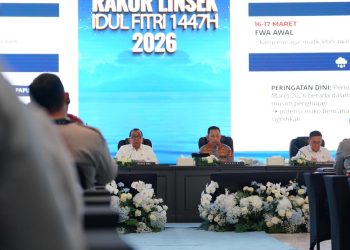 Kapolri Jenderal Listyo Sigit, memimpin rapat koordinasi lintas terkait kesiapan operasi ketupatan di Gedung PTIK, Jakarta Selatan, Senin (2/3/2026). (Dok/yl)