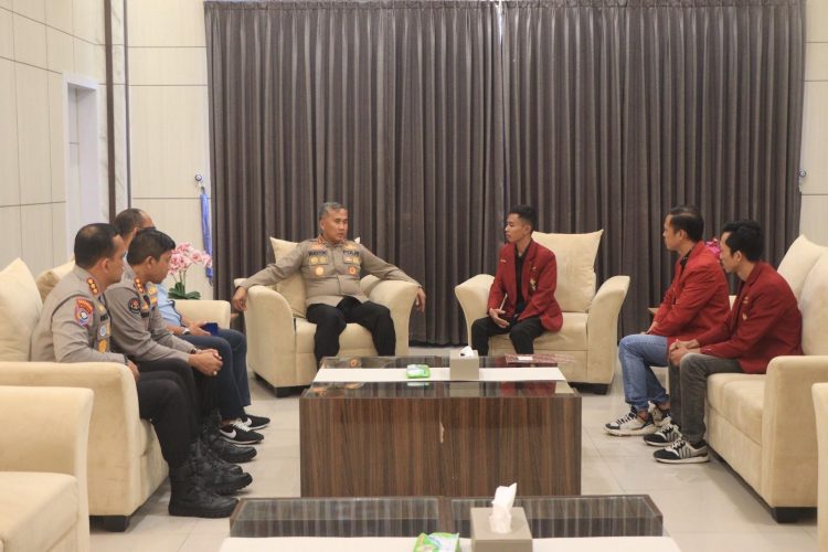Kapolda Bengkulu Irjen Pol Mardiyono menerima audiensi Ikatan Mahasiswa Muhammadiyah (IMM) Bengkulu di ruang tamu Kapolda Bengkulu, Selasa (10/3/2026). (Foto:Yl)