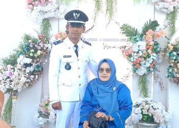 – Wali Nagari Simpang Gunung, Andria bersama istri (dok. Pribadi)
