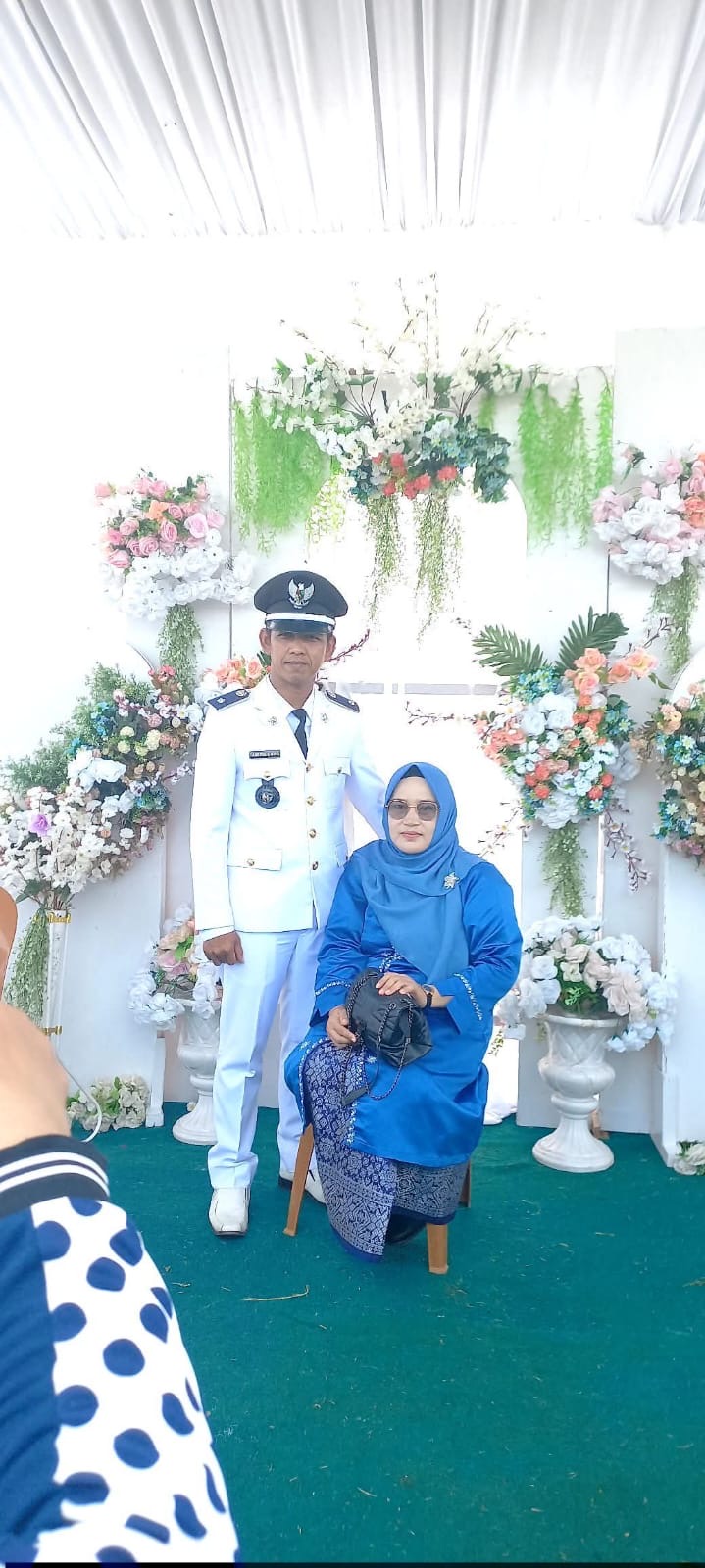 – Wali Nagari Simpang Gunung, Andria bersama istri (dok. Pribadi)