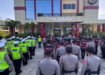 Polda Bengkulu menggelar apel pagi Operasi Ketupat Nala 2026 di halaman Gedung Tri Brata Polda Bengkulu, Minggu (15/3/2026). (Foto:Yl)