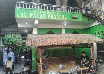 Suasana depan Pesantren Al-Fatah Penarik, Kamis (12/3/2026). (Foto:Dd)