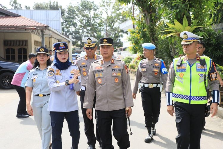 Kapolda Bengkulu Irjen Pol Mardiyono turun langsung melakukan rampcheck angkutan Lebaran 2026 di PO Bus SAN, Selasa (10/3/2026). (Foto:Yl)