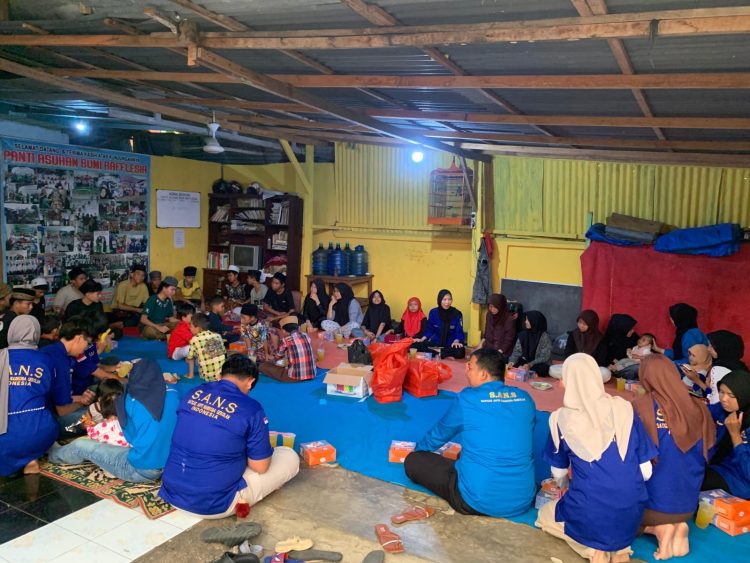 SANS Kota Bengkulu menggelar aksi sosial dengan mengunjungi Panti Asuhan Bumi Raflesia di Jalan Kesehatan I, Kelurahan Anggut Atas, Rabu (11/3/2026). (Foto:Yl)