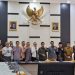 Poto bersama usai RDP DPRD Provinsi Jambi bersama manajemen Bank Jambi, Otoritas Jasa Keuangan, dan Bank Indonesia (Dok. Humas)