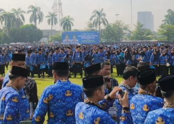Ribuan pegawai di lingkungan Pemerintah Provinsi Jambi mengikuti kegiatan apel. Pemprov Jambi mencairkan Tunjangan Hari Raya (THR) bagi 6.438 PPPK paruh waktu sebesar Rp1 juta per orang menjelang Lebaran 2026. (Dok. Stepaus)