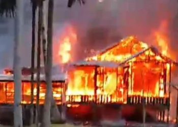 Kebakaran menghanguskan satu unit rumah milik warga di RT 09 Dusun Sungai Beras I, Kecamatan Mendahara Ulu, Tanjung Jabung Timur, Sabtu (21/3/2026) (Dok. Daus)