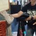 Petugas kepolisian menunjukkan barang bukti pakaian yang dibeli pelaku menggunakan hasil perampokan (Dok. Humas)