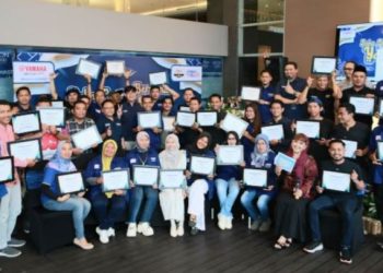 Yamaha DDS Jambi bersama puluhan jurnalis usai kegiatan buka puasa bersama dan penyerahan sertifikat apresiasi kepada media partner di Aston Hotel Jambi, Senin (2/3/2026). (Dok, Yamaha)