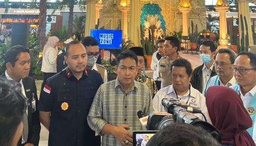 Anggota Ombudsman RI Hery Susanto memberikan keterangan kepada wartawan saat melakukan pemantauan kesiapan pelayanan publik menjelang arus mudik dan arus balik Lebaran 2026 di Bandara Internasional Soekarno-Hatta, Tangerang, Banten, Kamis (12/3/2026). (Dok. Ombudsman)