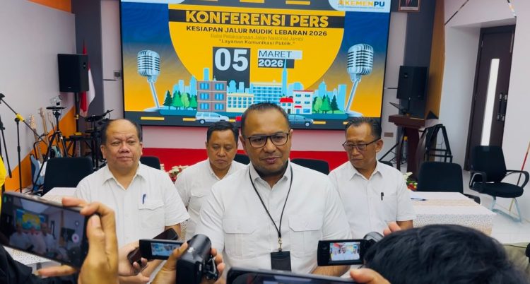 Kepala BPJN Jambi, Dr. Dedy Hariadi, saat diwawancarai di Aula Kantor BPJN Jambi, kawasan Pasir Putih, Kota Jambi, Kamis (5/3/2026). (Dok. Nahar)