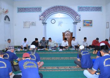 Suasana Sahur WBP Bersama Kakanwil Ditjenpas di Masjid Lapas Kelas IIB Muara Bungo, Selasa dini hari (10/3/2026) (dok.humas)