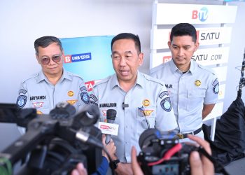 Direktur Utama Jasa Raharja Muhammad Awaluddin memberikan keterangan kepada awak media usai menghadiri pelepasan Tim Liputan Mudik B-Universe 2026 di Kantor B-Universe, Tangerang, Selasa (10/3/2026). (Dok.Humas JR Jambi)