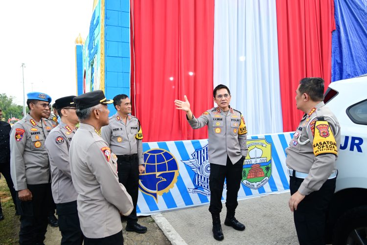 Kapolda Jambi Irjen Pol. Krisno H. Siregar turun langsung melakukan pengecekan di  Tol Jambi–Palembang hingga Pos Pelayanan di kawasan Mestong, Kab. Muaro Jambi pada Selasa, (17/03/2026) (Dok.Nahar)