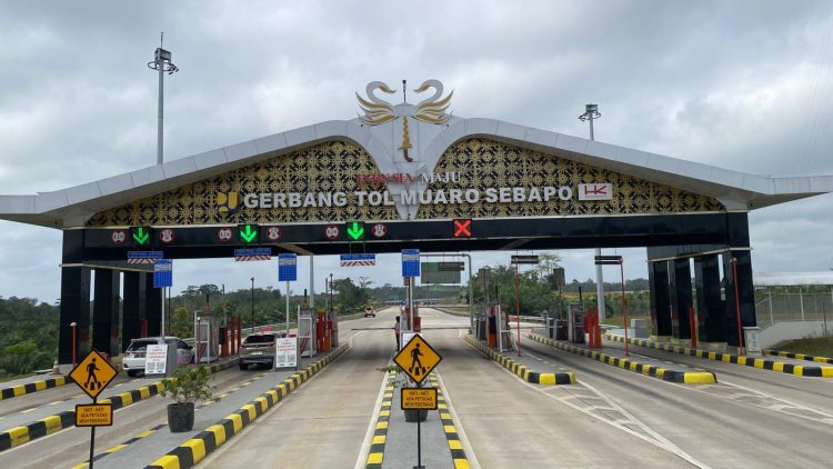 Gerbang Tol Muaro Sebapo di ruas Jalan Tol Trans Sumatera yang menjadi salah satu akses utama arus mudik Lebaran 2026. (Dok.Humas HK)