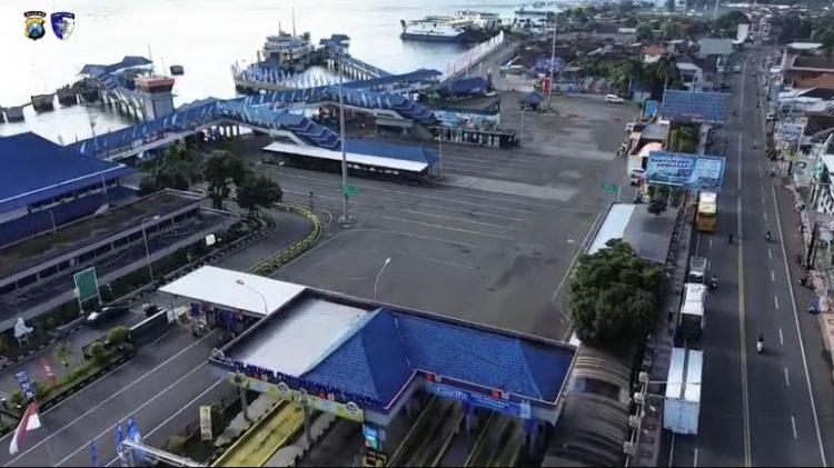 Situasi Pelabuhan Ketapang (Dok .Yola)
