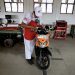 Mekanik Honda lagu menyervice Motor yang digelar PT Sinar Sentosa Primatama di Gedung Teaching Factory SMKN 3 Jambi, Selasa (3/3/2026). (Dok.sinsen)