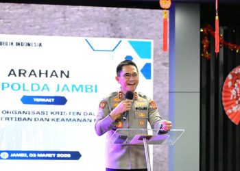 Kapolda Jambi Irjen Pol. Krisno H. Siregar memberikan arahan dalam Sidang Wilayah PGIW Jambi Tahun 2026 di GBI MHCC Paal Merah, Kota Jambi, Selasa (3/3/2026). (Dok. Nahar)
